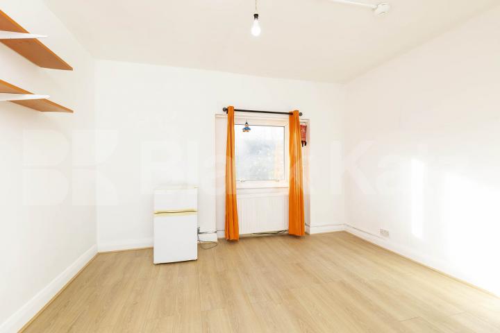 Recently decorated two double bedrooms within a period house in Camden Rochester Road, Camden